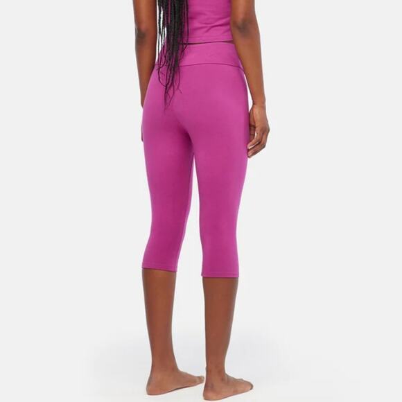 Anthropologie LACAUSA Astral Mid Rise Capri Leggings in Dragonfruit Size M NWT - Picture 3 of 10